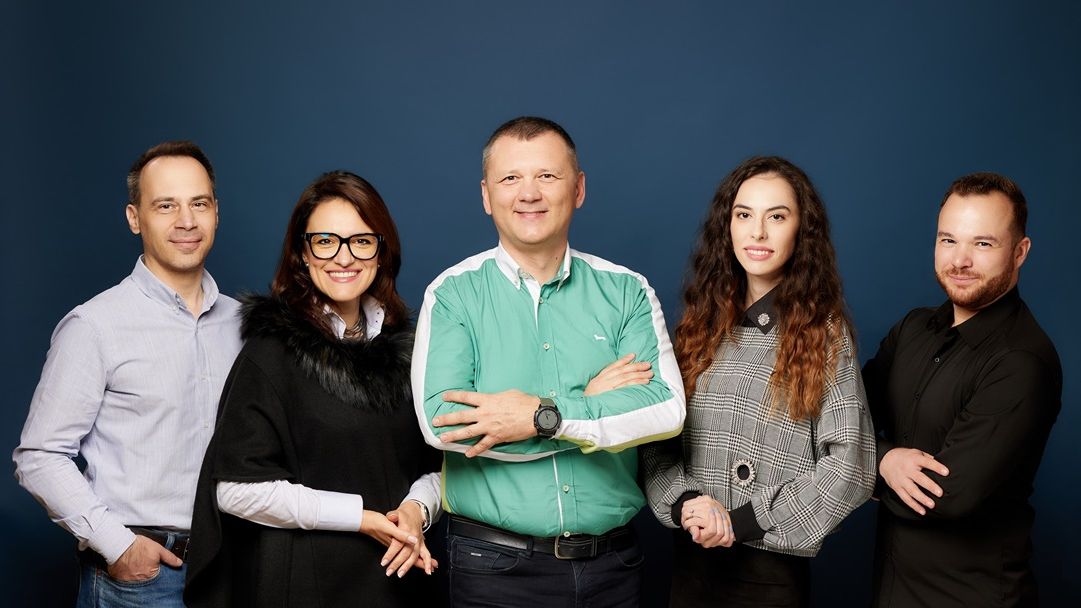 „Coleg digital”: SalesOMMO vrea să strângă 300.000 de euro pe SeedBlink pentru finanțarea soluției bazată pe AI