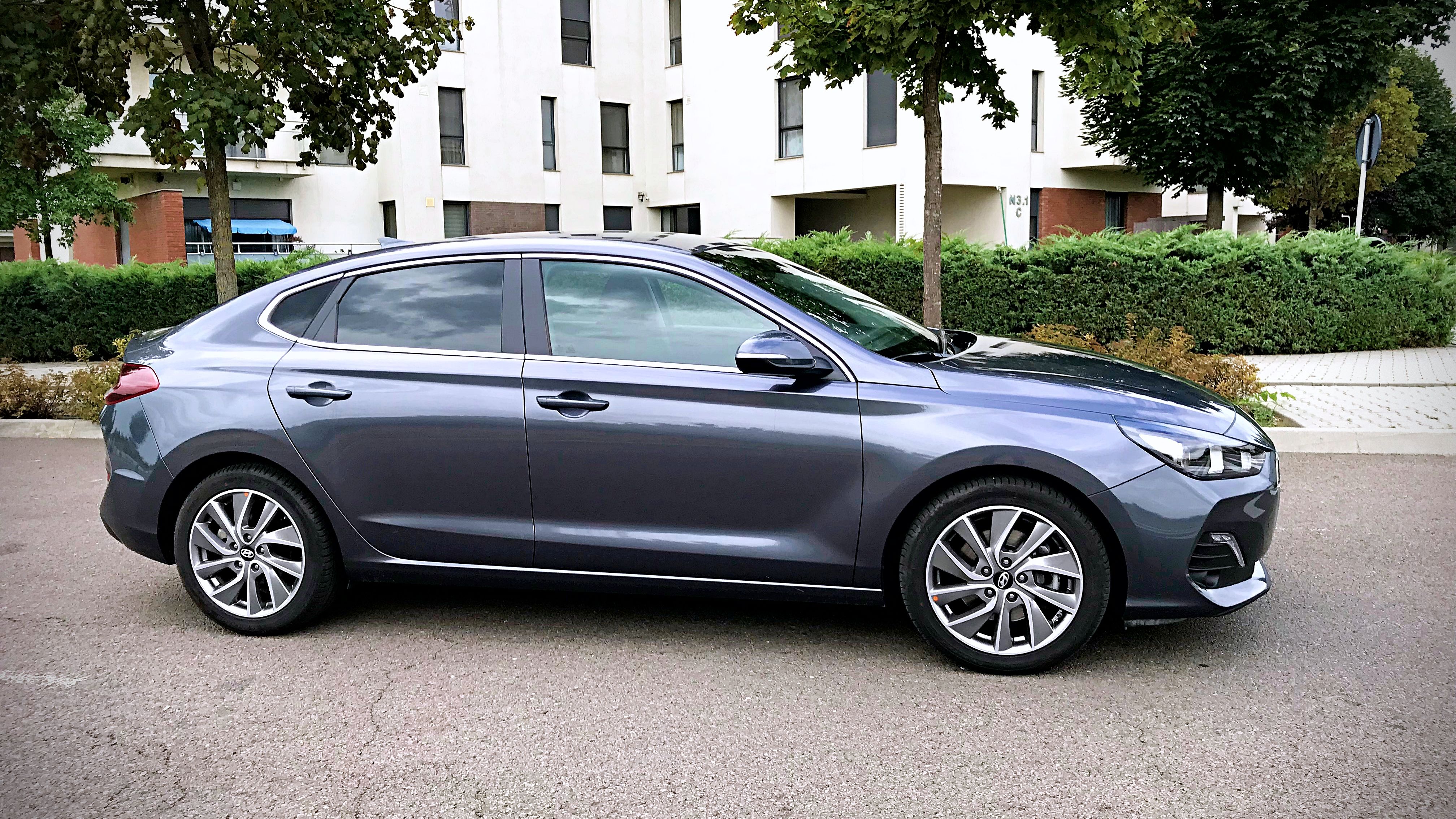 Test drive cu Hyundai i30 Fastback, un coupe de familie