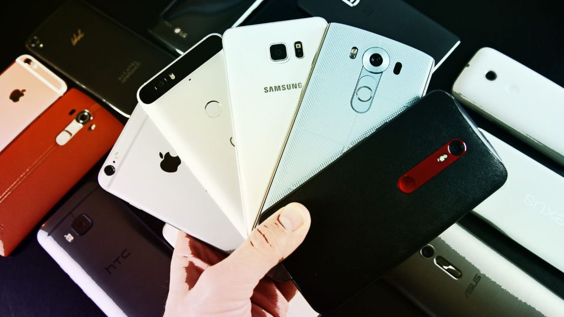 Cum incearca producatorii de telefoane sa-ti ia ochii si banii?