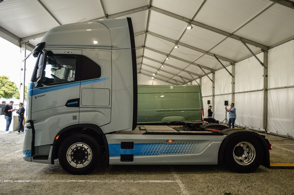 GALERIE FOTO | Iveco prezintă camionul 100% electric S-eWay - Imagine 25