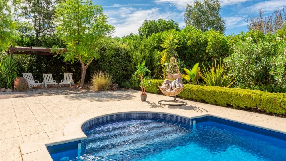 Amenajări exterioare: cum transformi curtea într-o oază de relaxare 