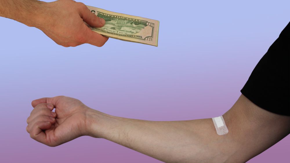 Donarea de sânge: Specialiștii spun că „pomenile” ar putea afecta calitatea sângelui. „Mituim donatorii - dacă dispar bonurile, unii vor uita că există”