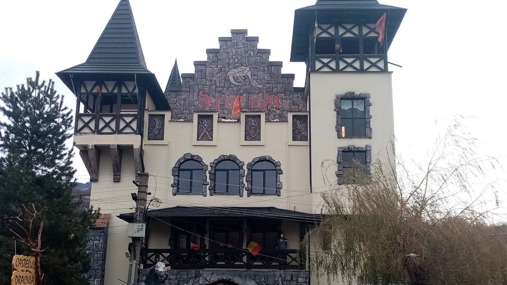 FOTO | Un castel-muzeu privat dedicat lui Dracula s-a deschis în județul Argeș