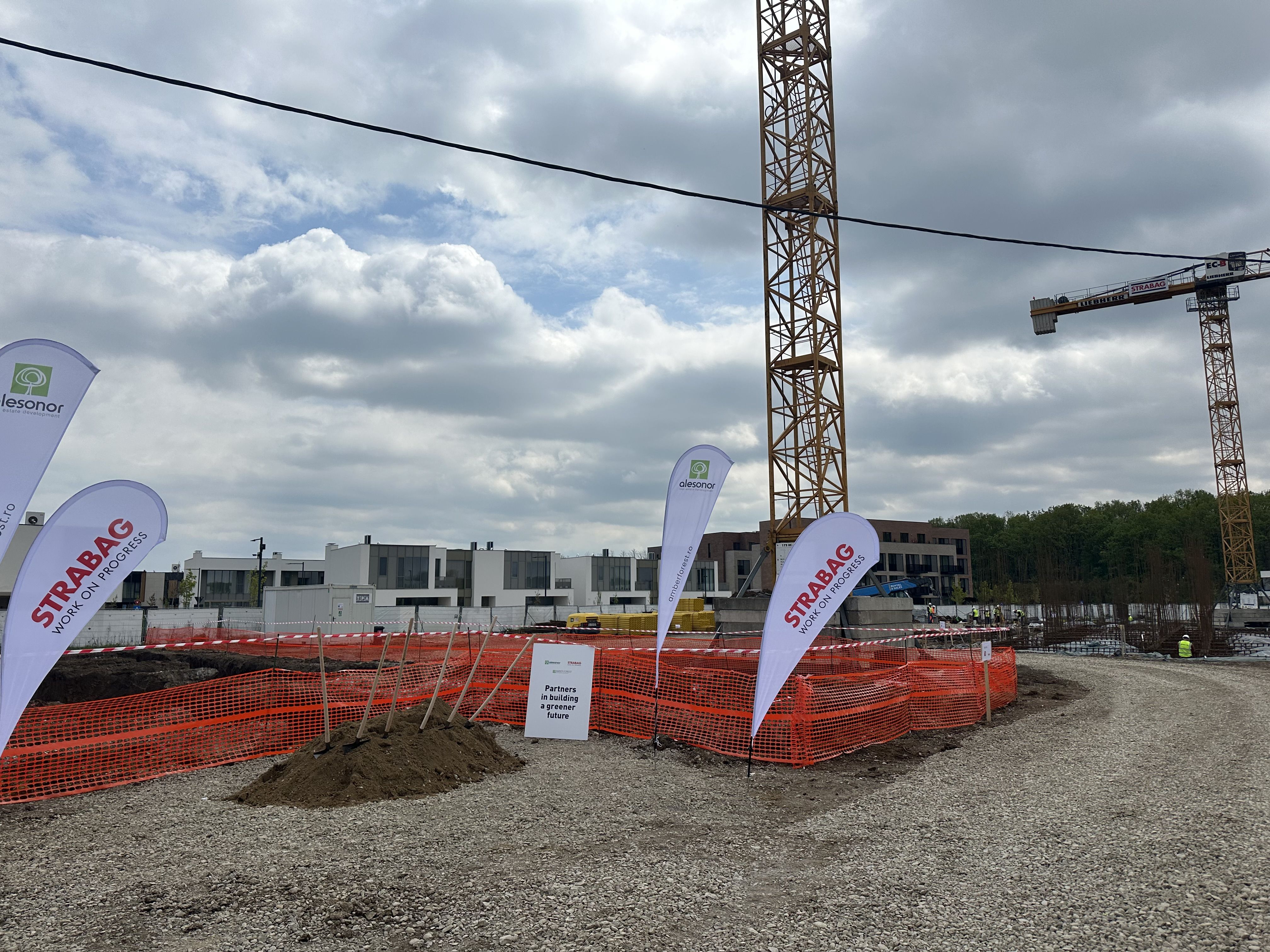 Alesonor și austriecii de la Strabag continuă lucrările la suburbia Amber Forest. Faza a doua a proiectului: 172 de noi locuințe - Poza 3
