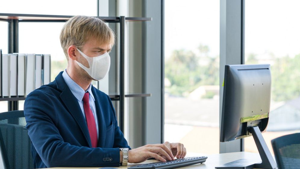 Doar un angajat din 10 care lucrează remote vrea să revină la birou