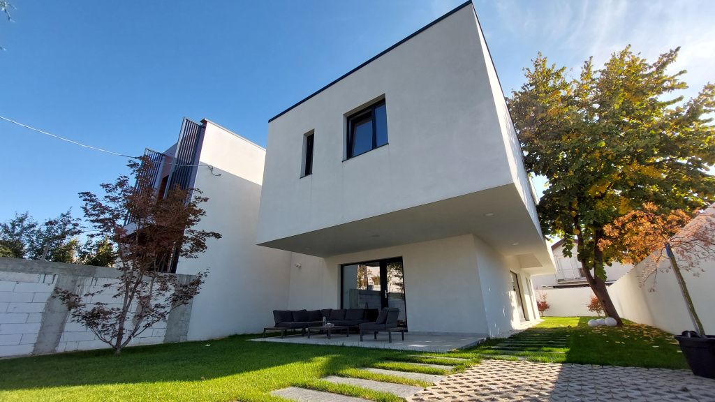 Cum arată o vilă nouă de peste jumătate de milion de euro din zona Pipera - Imagine 12