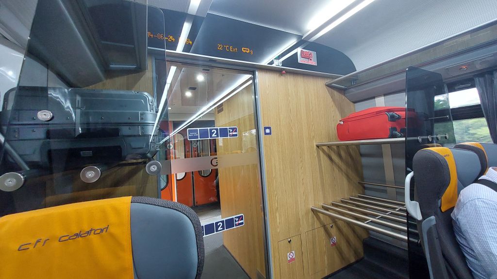 Vagon Clasa II 21-91 Bmpz (produs de Astra Arad, recent moderniat la atelierele CFR Grivița)