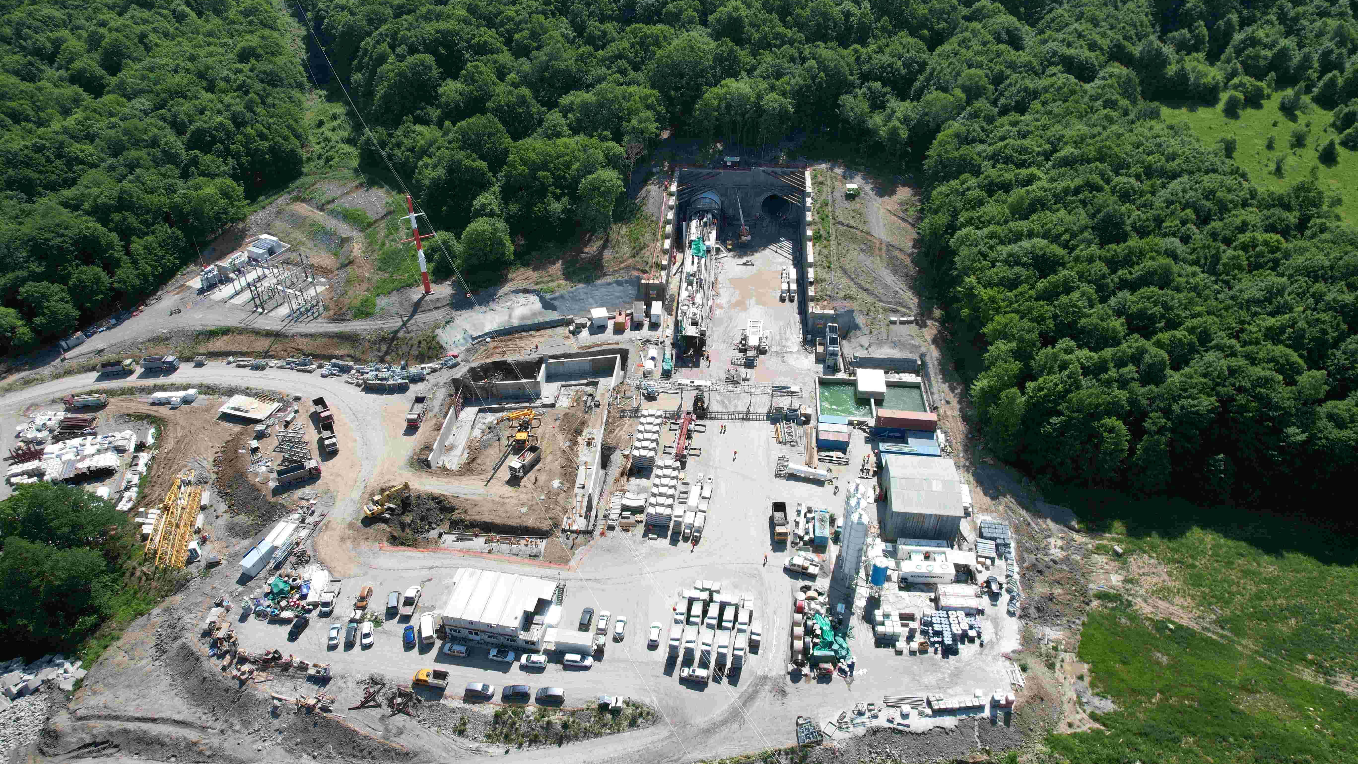 GALERIE FOTO | Grecii de la Aktor au început să sape al doilea tunel de pe secțiunea CF Apața-Cața