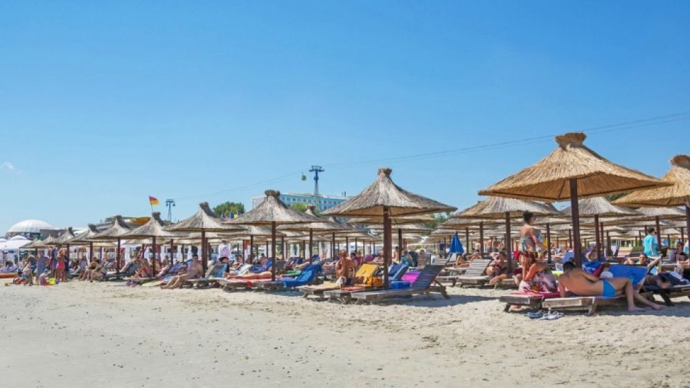 Romanii cu bani isi iau vacante cu multa vreme inainte, ca sa obtina reduceri cat mai mari