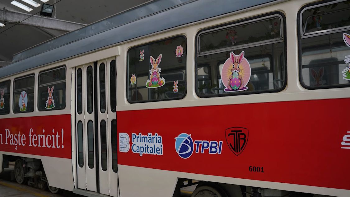 FOTO | „Iepurașul” se plimbă prin Capitală: STB pune pe șine un tramvai de epocă