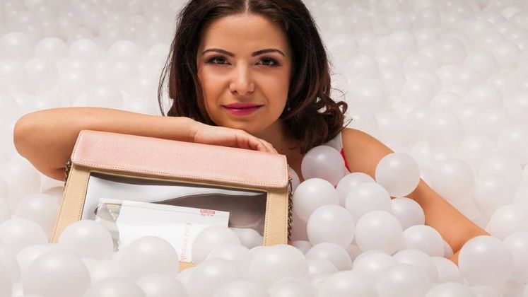 Un business cu genti care demonteaza stereotipul cititor-tocilar