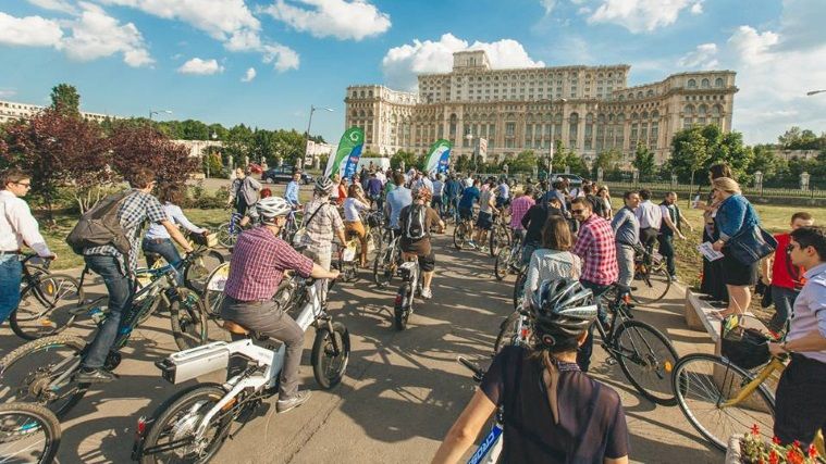 (P) Business pe Bicicleta, editia cu numarul 11: Get a Suit & Ride a Bike