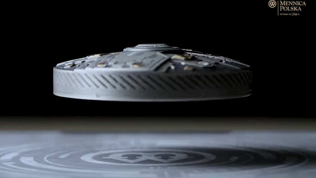 Polonia a creat prima monedă zburătoare din lume, care va circula în Camerun