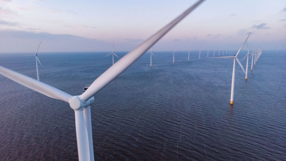 A fost dată în funcțiune cea mai mare fermă eoliană plutitoare din lume. Aceasta poate furniza energie pentru milioane de locuințe