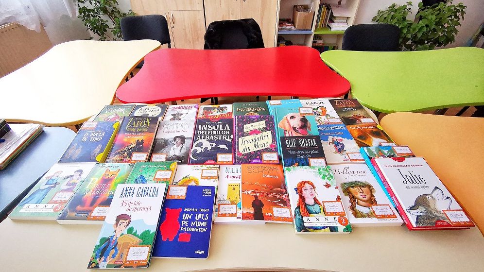 Libris.ro și Salvați Copiii România vor să doteze cu biblioteci 350 de școli și licee din România