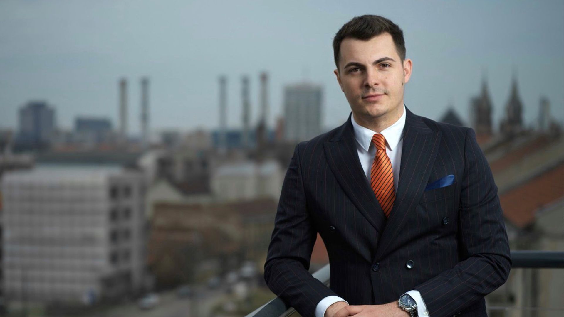 Apostu Gabriel: De la Medicină la Antreprenoriat - Povestea Succesului Apostu Estate