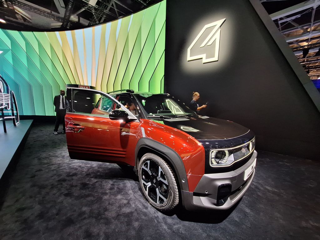 GALERIE FOTO | Noul Renault 4 E-Tech Electric a fost lansat la Paris. Cum arată, cât costă și ce - Imagine 25