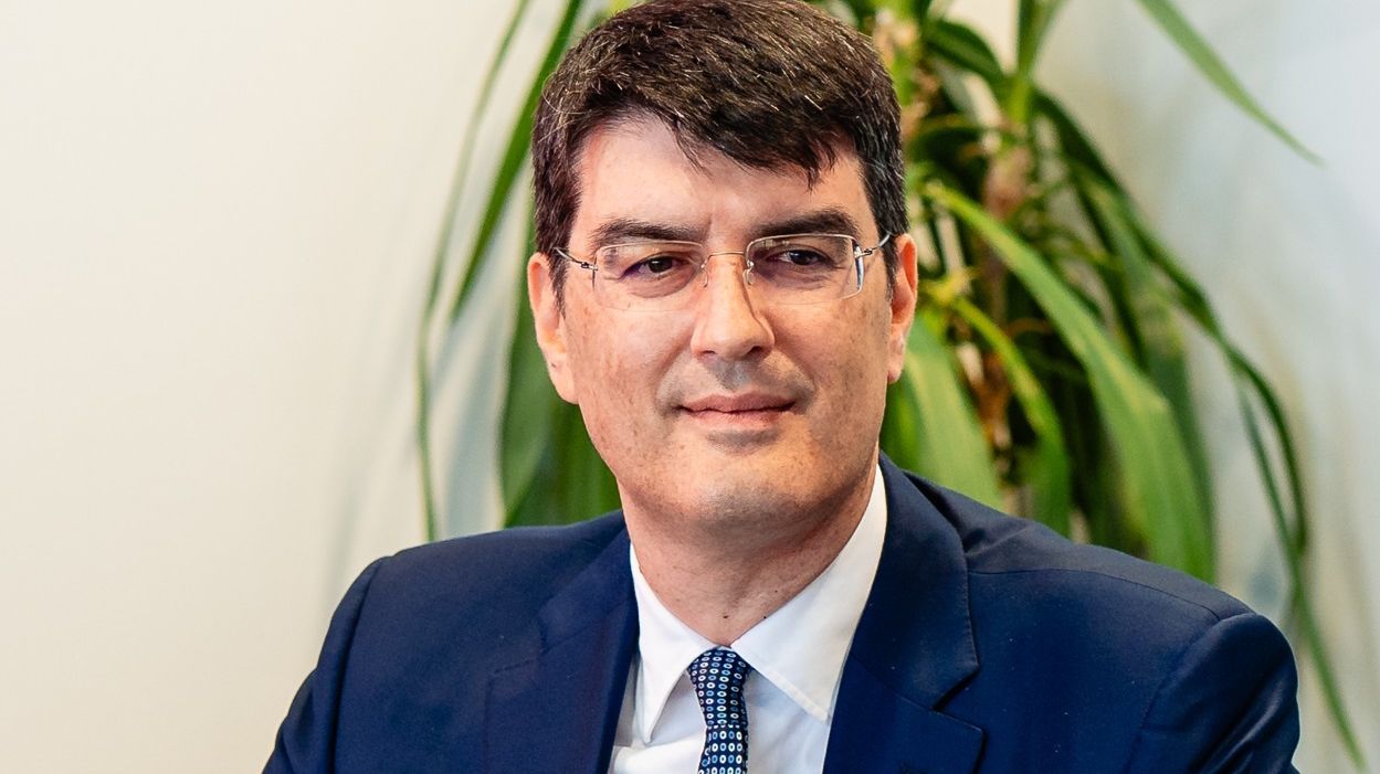 Intesa Sanpaolo vrea să se concentreze pe consultanță și construirea relațiilor cu clienții: ”Banca trebuie să joace un rol activ în ghidarea clienților în deciziile lor financiare”