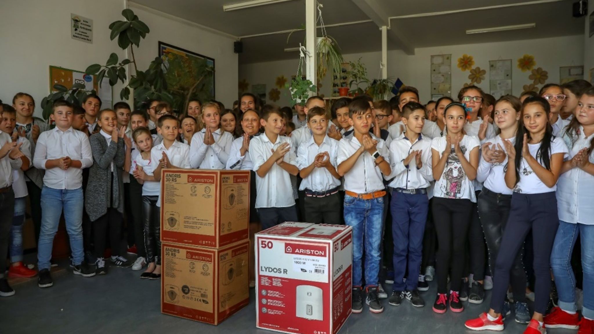 Peste 100.000 de copii si varstnici din Romania au apa calda dupa donatiile Ariston