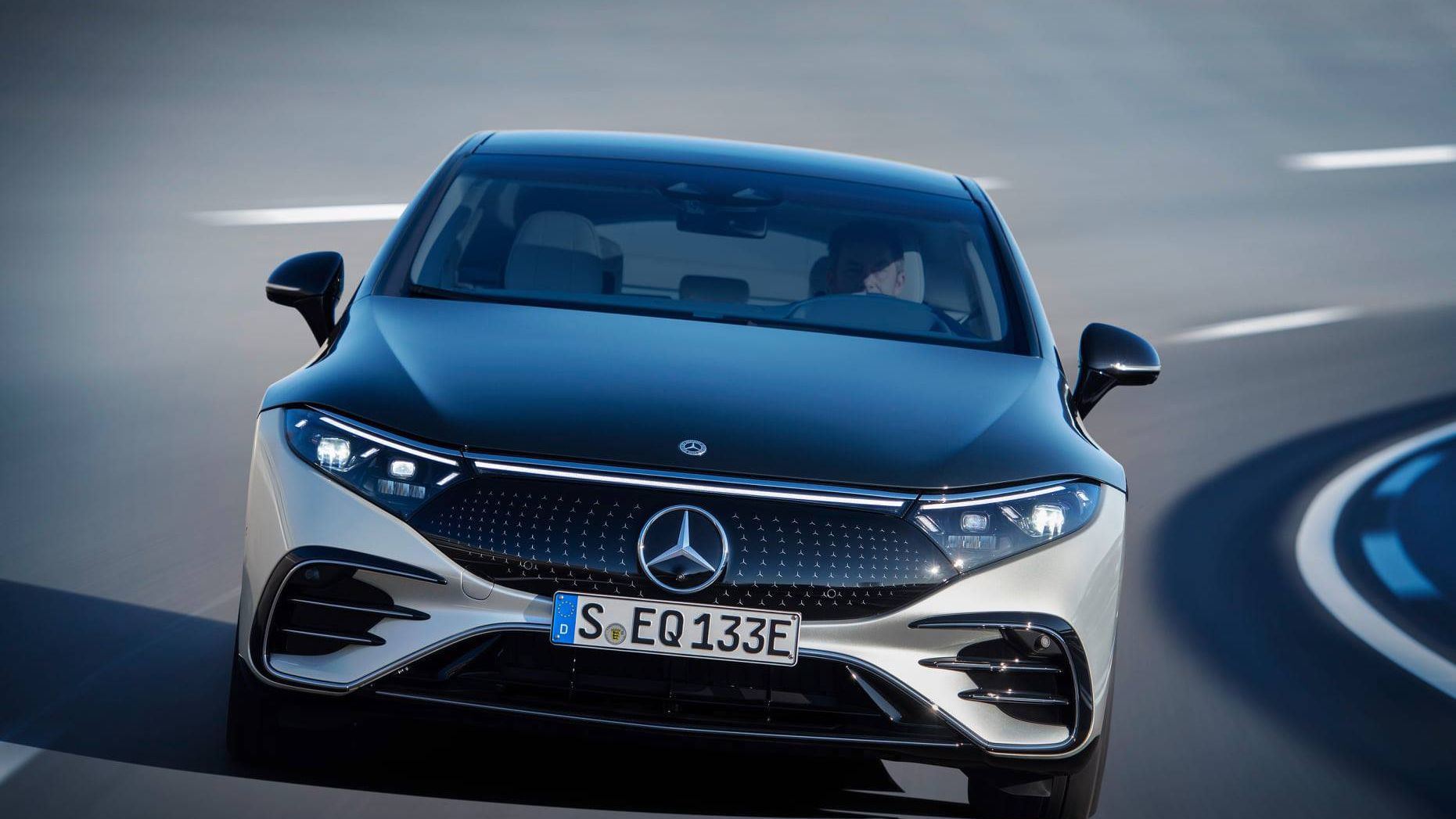 Mercedes-Benz a prezentat limuzina electrică EQS