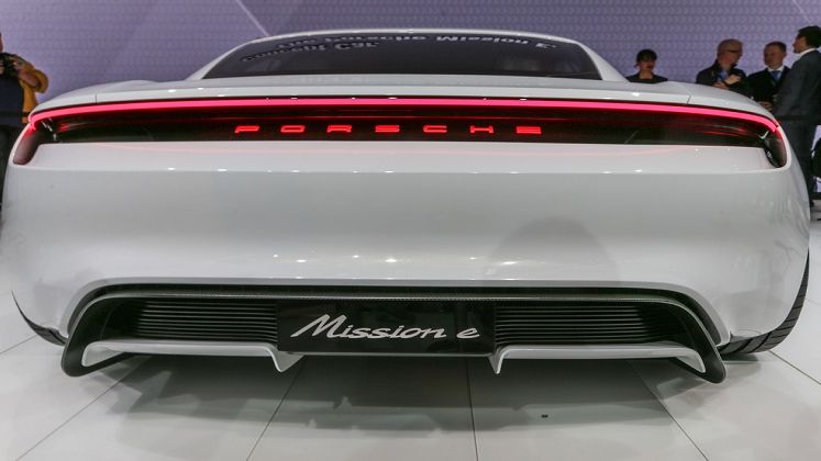 Porsche se pregateste pentru primul automobil electric: Peste 1.400 de angajari