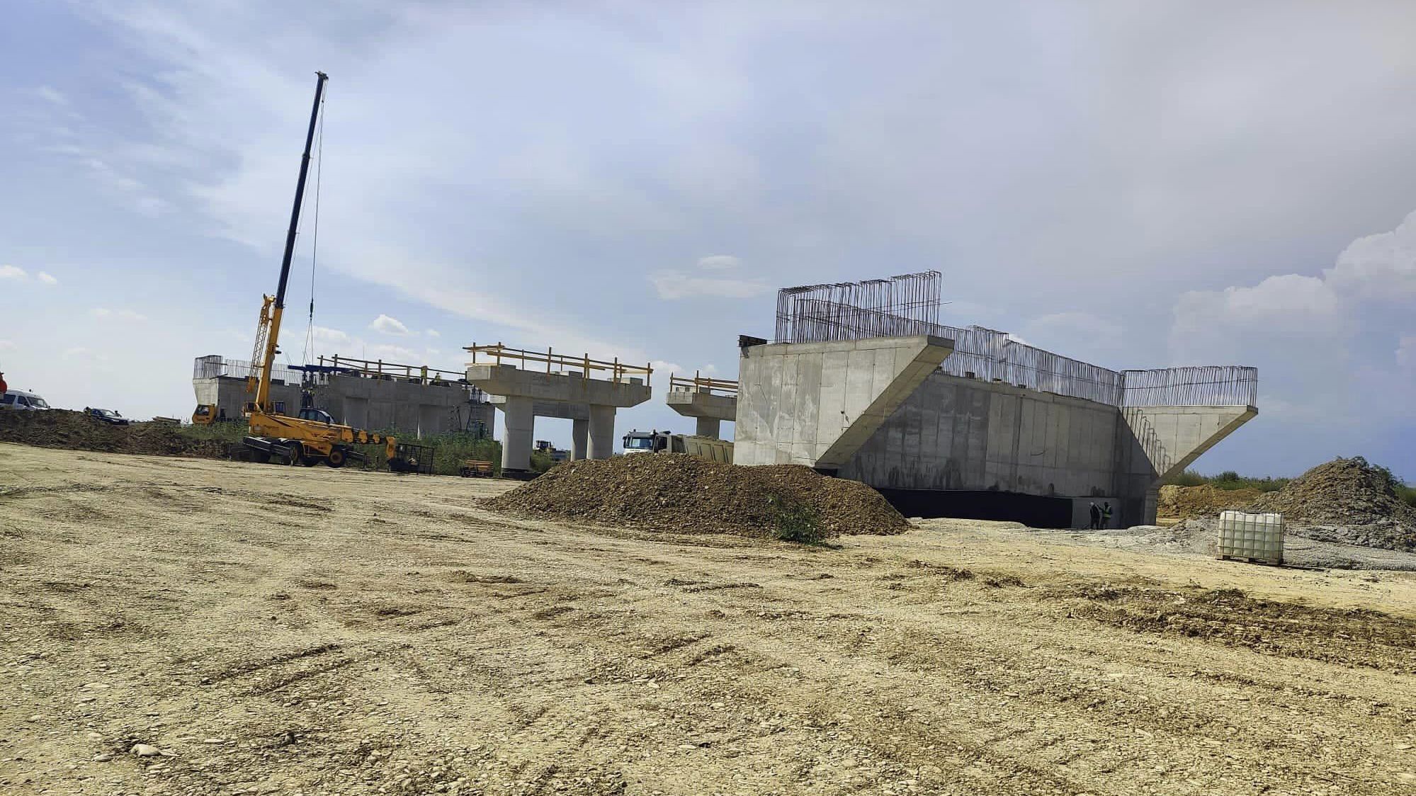 Se semnează primul contract pentru Autostrada Unirii, între Transilvania și Moldova. ”Voievodul Moldovei” vs. ”Regii contestațiilor”