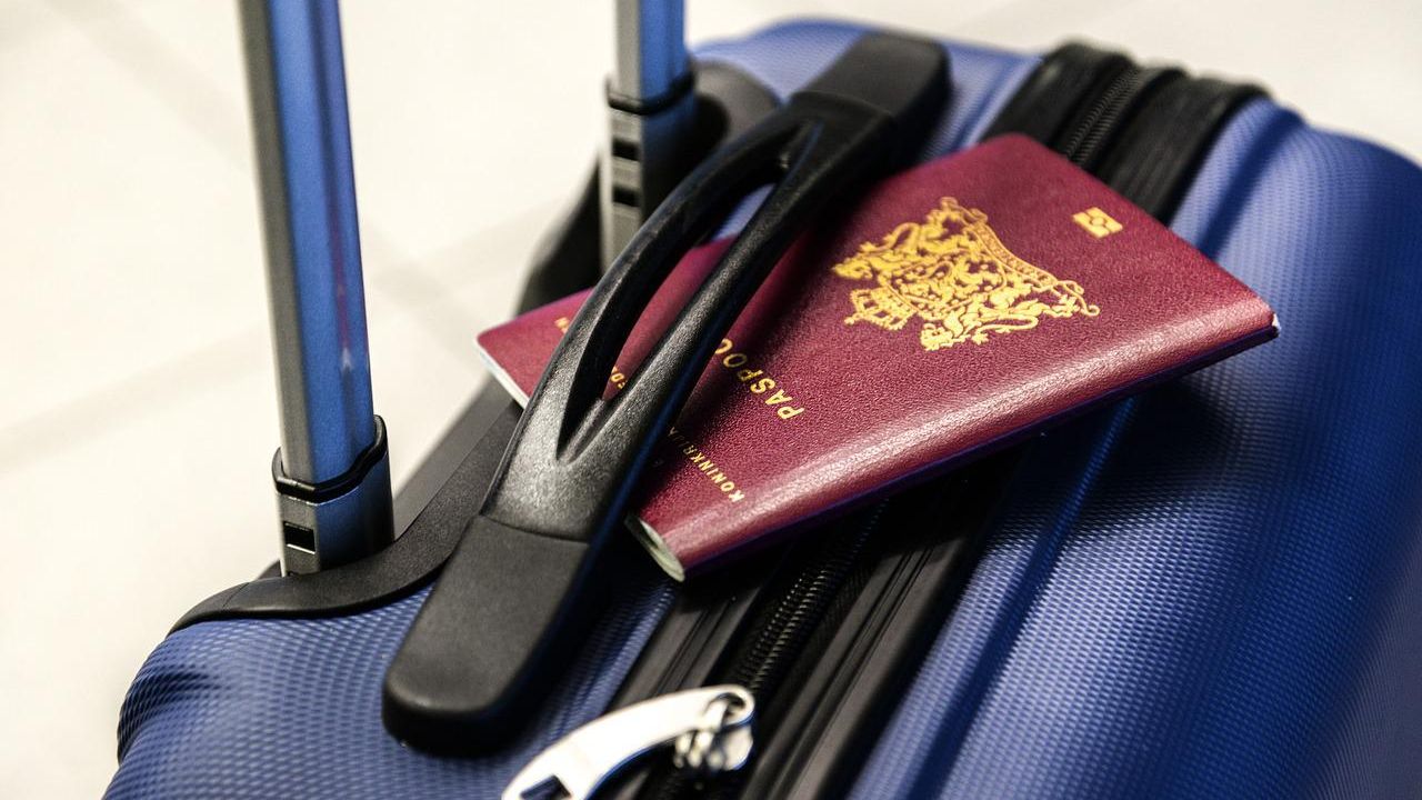 Americanii și britanicii vor trebui să plătească pentru a merge în Europa, de anul viitor. Măsura li se va aplica și celor din Republica Moldova