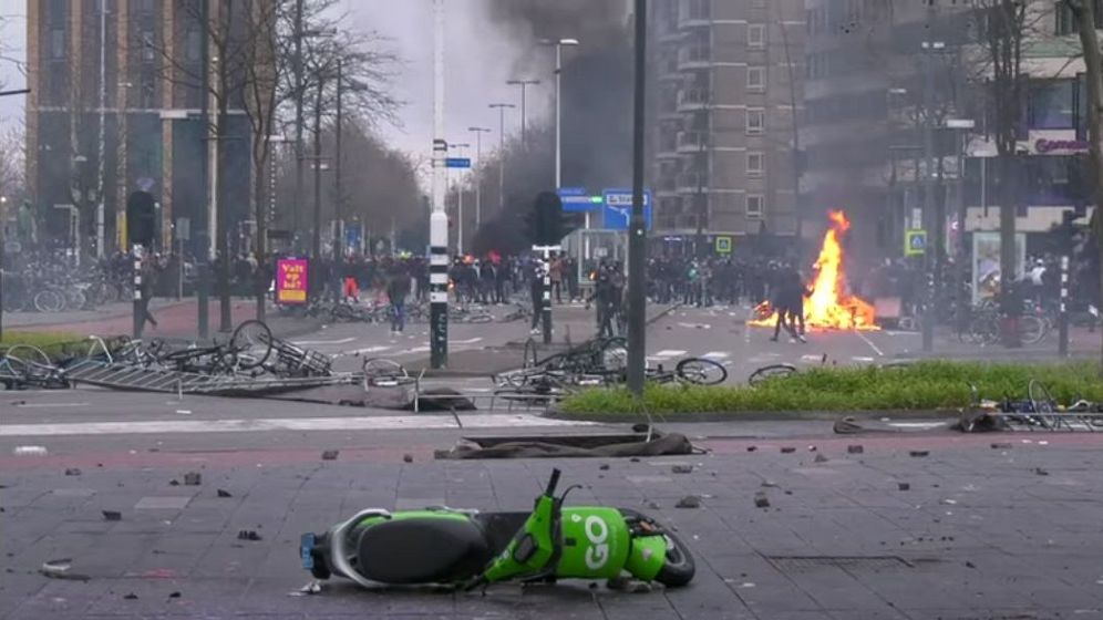 Olanda, scena unor proteste violente, ca urmare a restricțiilor anti-COVID-19