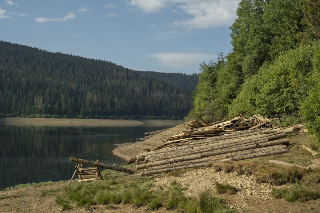 FOTO: Cum arată lacul din România care apare într-un reality show de pe HBO - Imagine 12