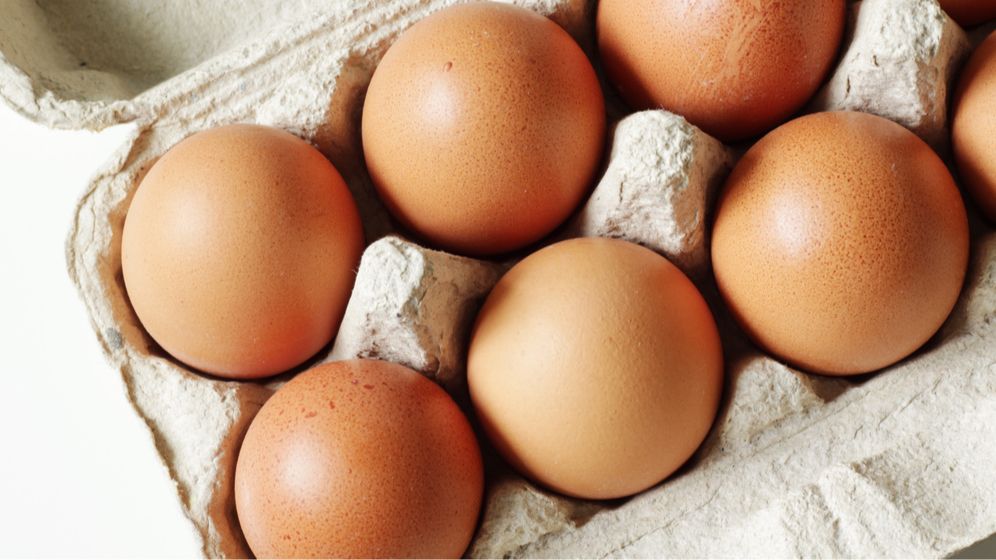 Alimente cu porția la un lanț de supermarketuri: Retailerii limitează numărul de ouă pe care oamenii le pot cumpăra