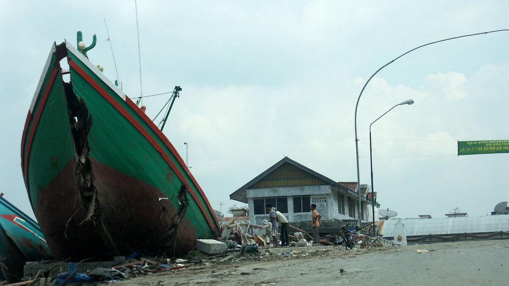 Indonezia: 168 de morti, zeci de disparuti si sute de raniti in urma unui tsunami
