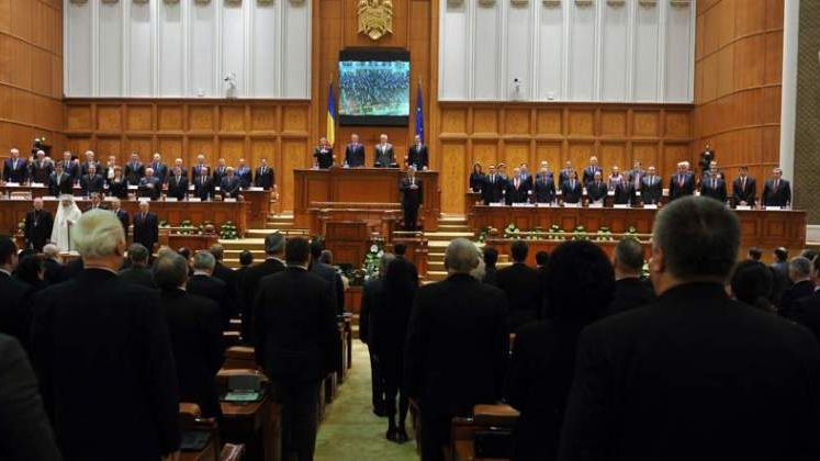 Parlamentarii au interpelat Guvernul cu privire la OUG 13, proteste, modificarea Codurilor penale si penitenciare