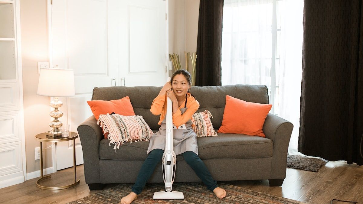 De ce accesorii ai nevoie pentru aspiratorul tău vertical fără fir pentru și mai multă versatilitate