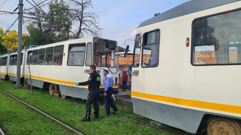 Două tramvaie s-au ciocnit în Capitală