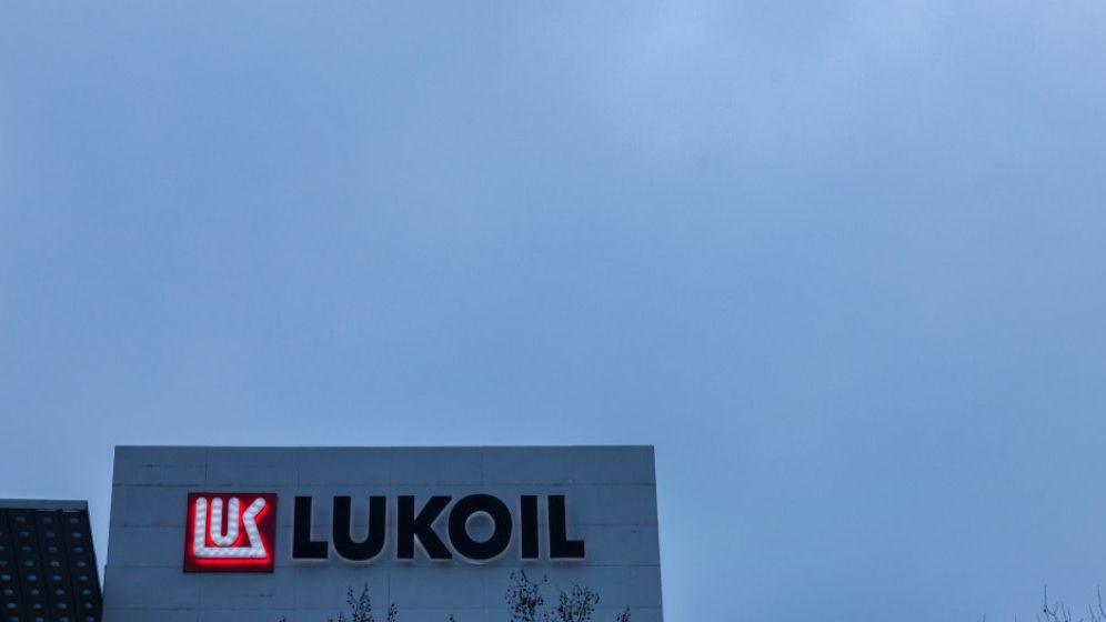Lukoil și-a vândut rafinăria din Sicilia celor de la G.O.I. Energy și Trafigura