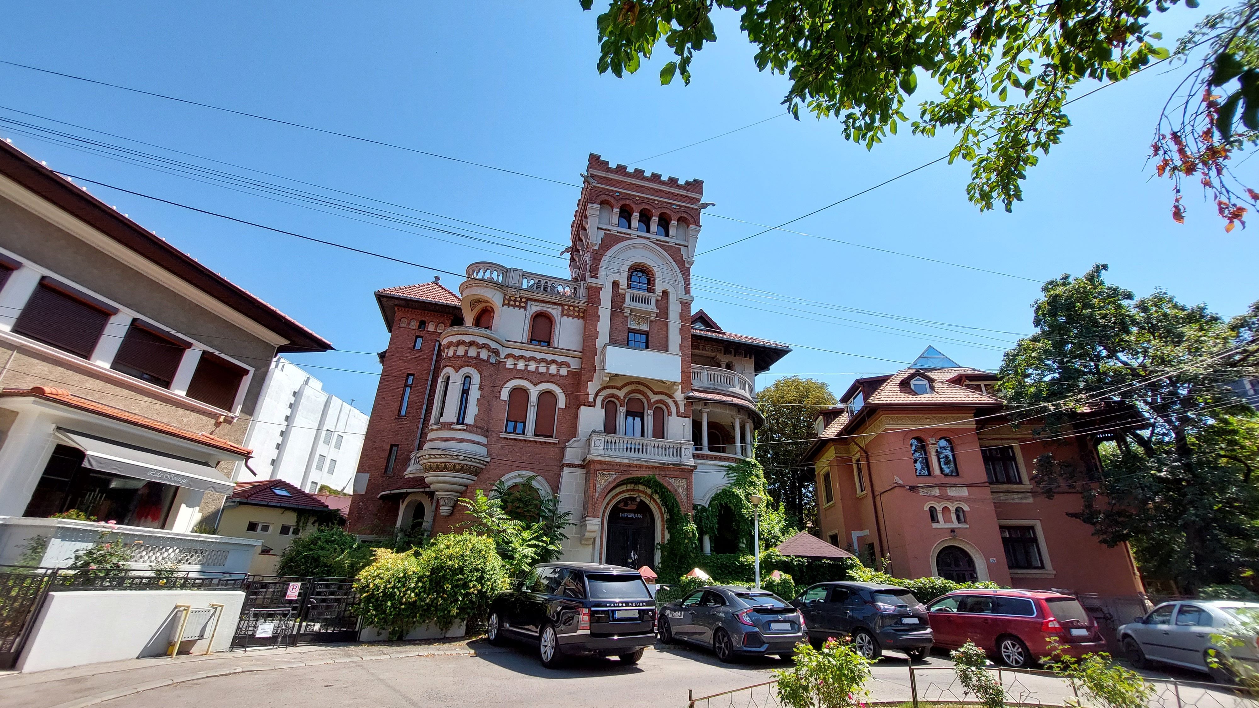 FOTO: Vila lui Sorin Ovidiu Vîntu, scoasă la licitație, la jumătate de preț