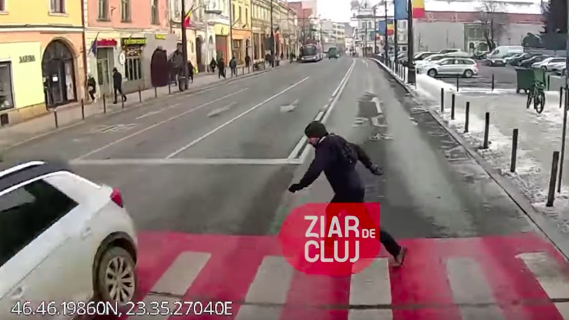 Un autobuz cu pasageri franeaza brusc la 40 km/h. Pasagerii se desprind de pe scaune