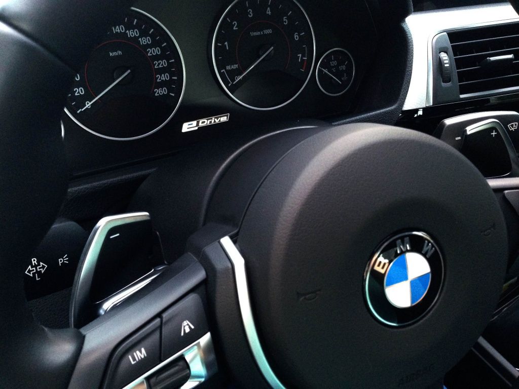 BMW 330e plug-in hybrid - Imagine 10