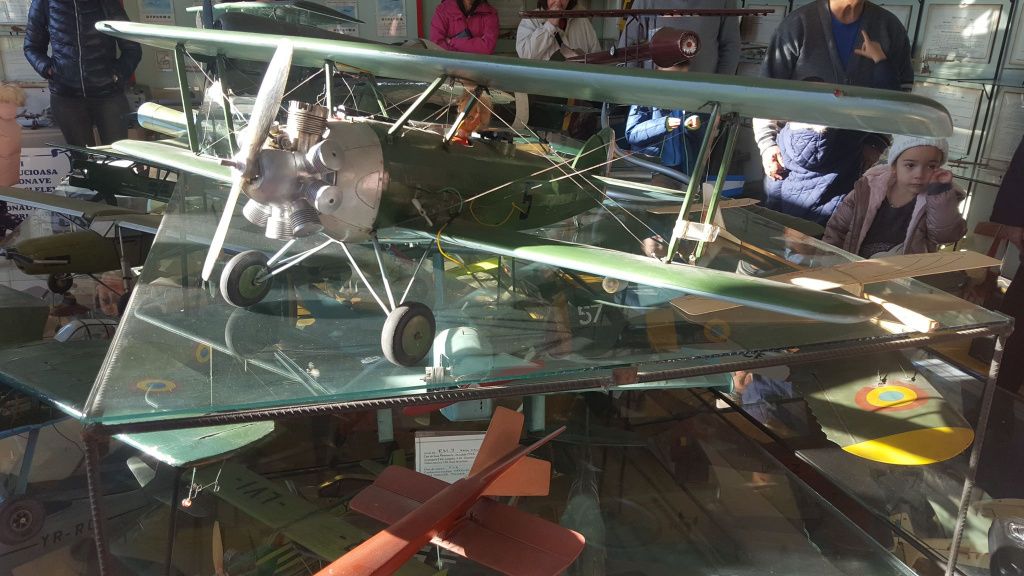 Muzeul Aviatic din Pucioasa - Imagine 3