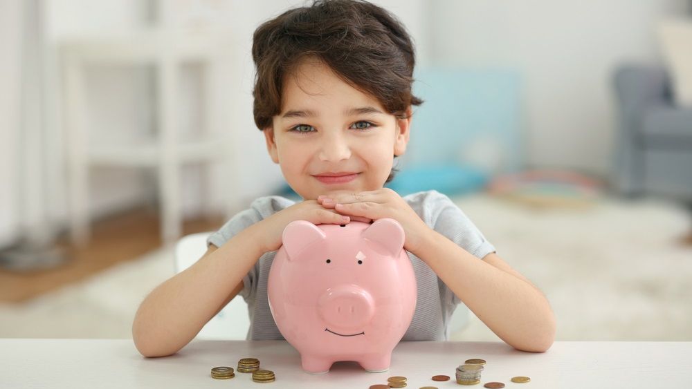 Cum iti inveti copilul sa economiseasca si de ce este important sa faci acest lucru cat mai devreme