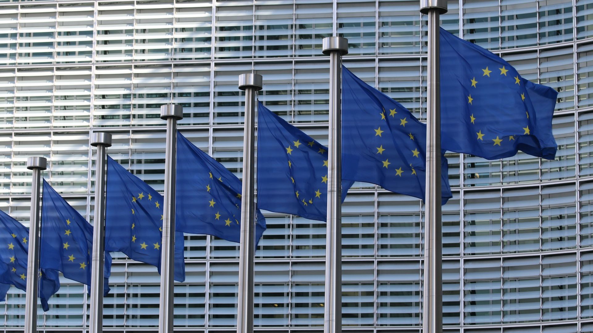 Comisia Europeană și-a îmbunătățit estimările privind creșterea economiei României în 2022 până la 5.8%