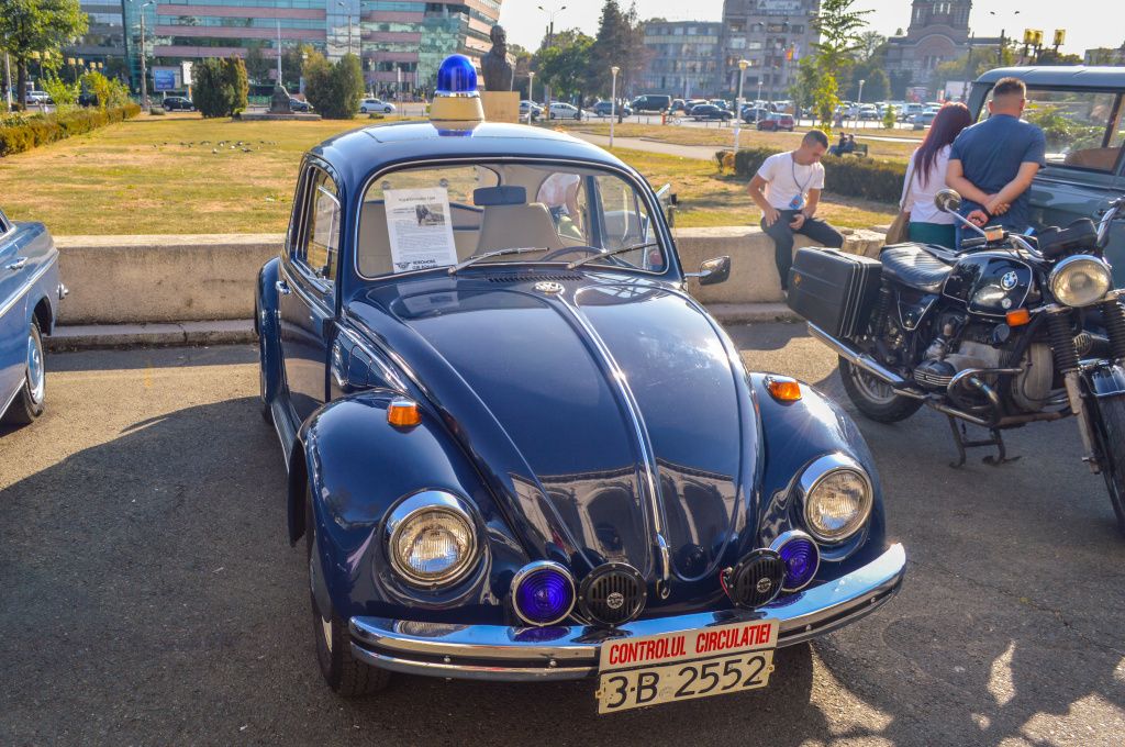 GALERIE FOTO | Mașinile comunismului au făcut baie de mulțime la Operă - Imagine 38