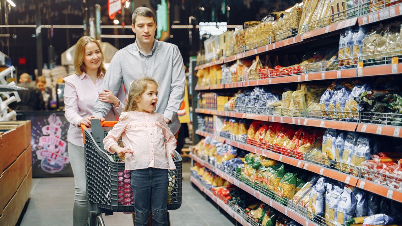 Reduceri de 70% la Profi și Mega Image: ce produse sunt incluse în promoții și unde este astăzi ultima zi de oferte
