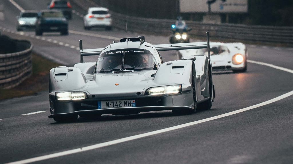 FOTO | Porsche a construit o versiune de stradă a mașinii cu care speră să câștige la Le Mans - Imagine 8