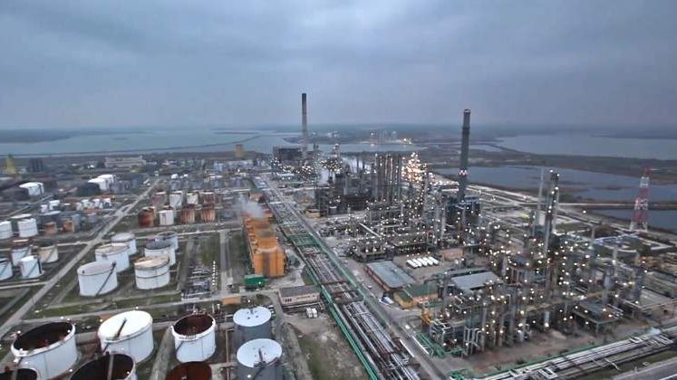 Incendiu la rafinaria Petromidia din Navodari. Patru persoane au fost ranite