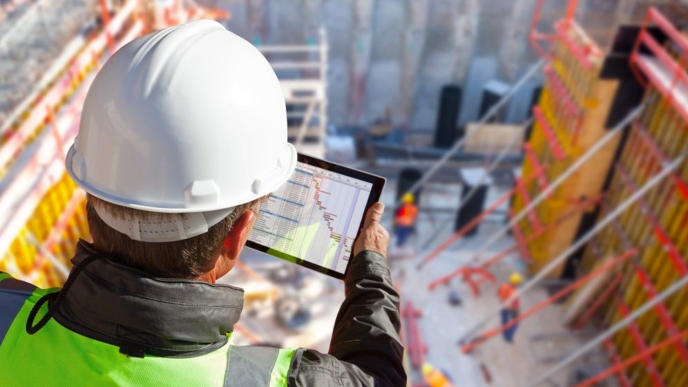 Pe cand actualizarea legislatiei referitoare la urmarirea comportarii constructiilor in perioada de exploatare?