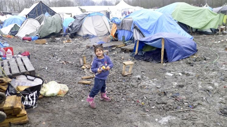 Franta: Ciocniri violente cu doar o zi inainte de lansarea operatiunii de inchidere a "Junglei" din Calais