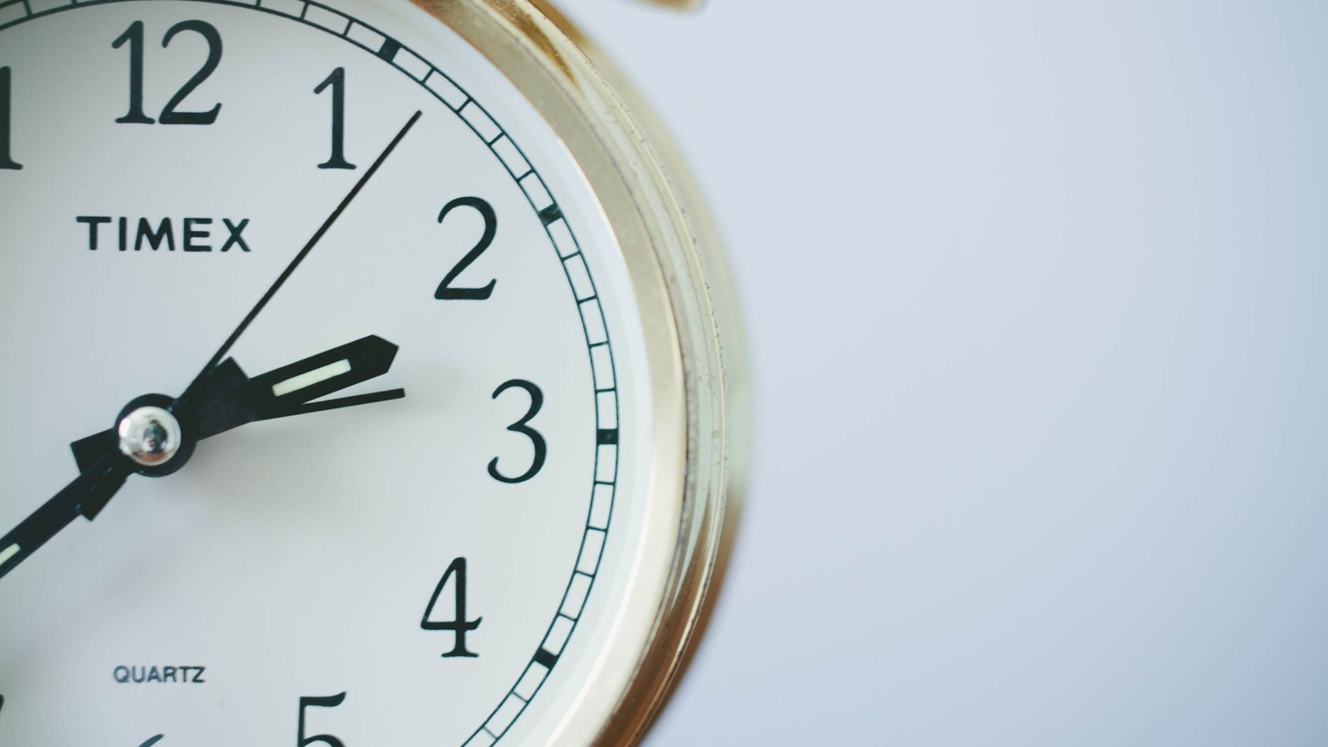 În weekend schimbăm din nou ora. Ce spun experții despre impactul asupra sănătății