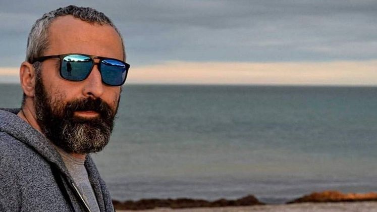 Rock, business, Times New Roman si Lupii Liberi: la povesti cu Alex Dona