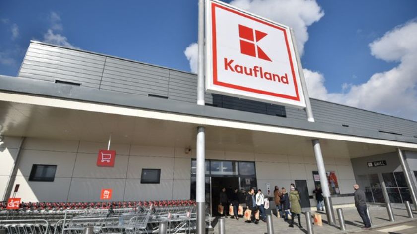 Kaufland majoreaza salariul minim si extinde pachetul de beneficii pentru angajati